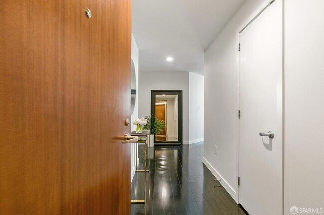 338 Spear St, Unit 6D in San Francisco, CA - Building Photo - Building Photo