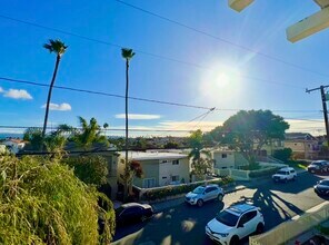 2113 Clark Ln in Redondo Beach, CA - Building Photo - Building Photo