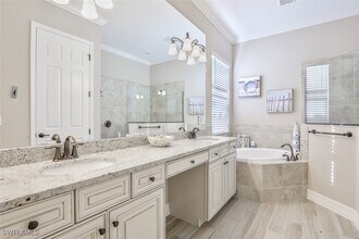 17320 Galway Run in Bonita Springs, FL - Foto de edificio - Building Photo