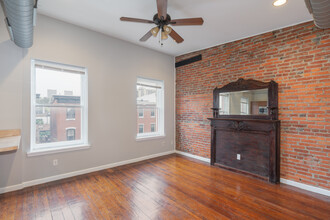 1909 Green Street in Philadelphia, PA - Building Photo - Interior Photo