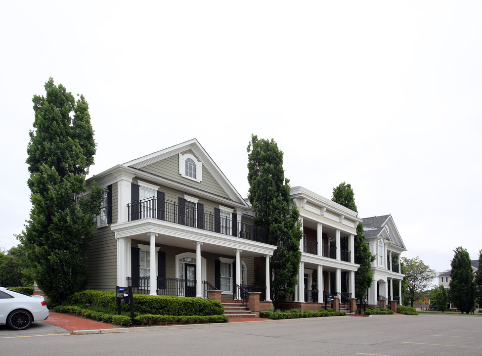 The Residences of Creekshore Common in Oakville, ON - Building Photo