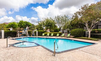 Peppermill in Universal City, TX - Building Photo
