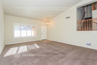 8228 W Harmony Ln in Peoria, AZ - Foto de edificio - Building Photo