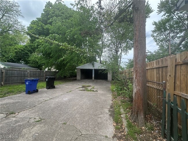 property at 11403 Itasca Ave