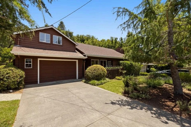 34 Manor Rd in Kentfield, CA - Building Photo - Building Photo