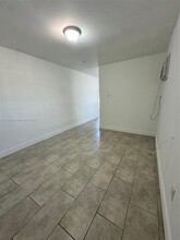 7176 SW 12th St, Unit 1 in Miami, FL - Building Photo - Building Photo