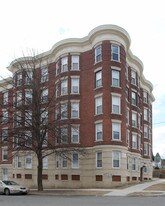 214 Pine St in Holyoke, MA - Building Photo