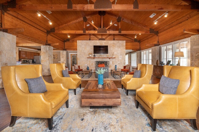 The Springs Of Indian Creek in Carrollton, TX - Foto de edificio - Building Photo