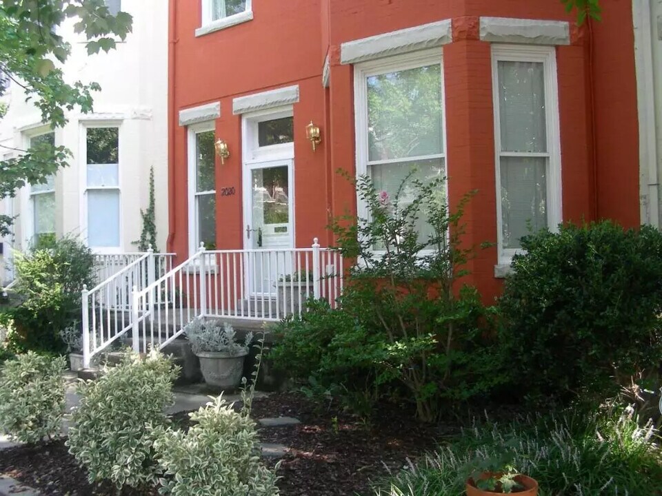 2020 W Grace St, Unit 1 in Richmond, VA - Building Photo