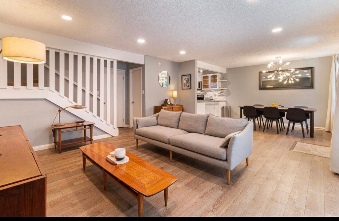 336 Miraleste Dr, Unit 250 in Los Angeles, CA - Foto de edificio