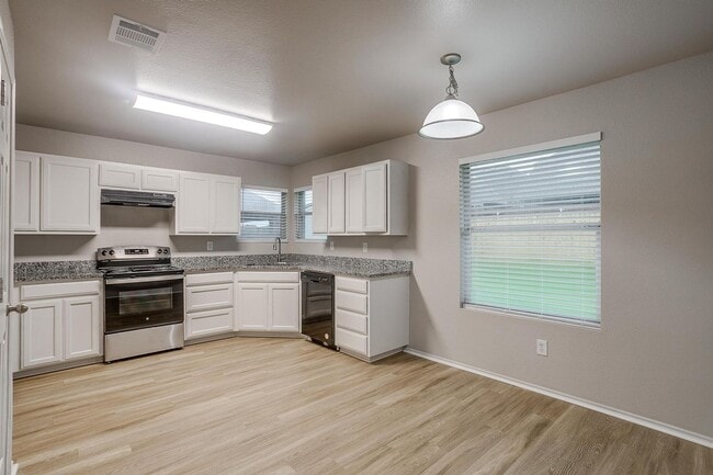 2616 Castle Pines Dr in Burleson, TX - Building Photo - Building Photo
