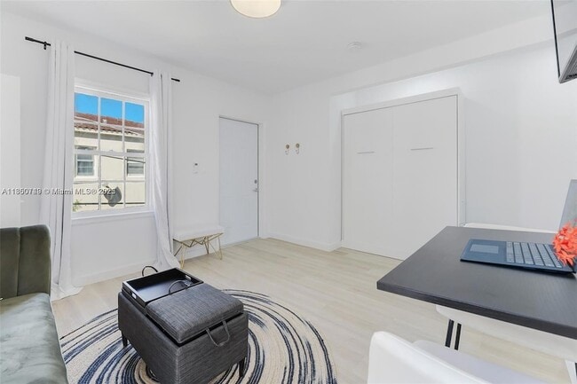 421 75th St, Unit 4 in Miami Beach, FL - Building Photo - Building Photo
