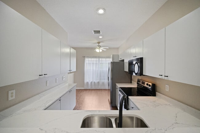 18505 Pebble Lake Ct in Tampa, FL - Building Photo - Building Photo