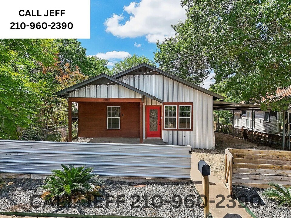 140 E Dullnig Ct in San Antonio, TX - Building Photo