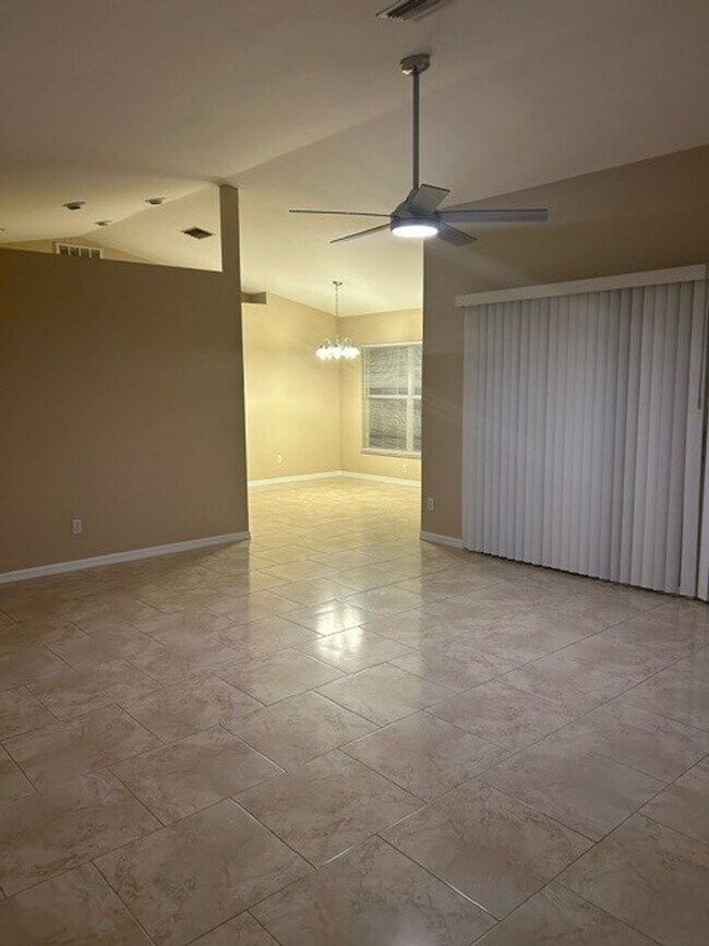 4024 SW 7th Ave in Cape Coral, FL - Building Photo - Building Photo