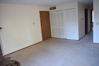 652 Mallard Ct in Bartlett, IL - Building Photo - Building Photo