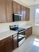 10274 Rashmi Dr in Elk Grove, CA - Building Photo - Building Photo