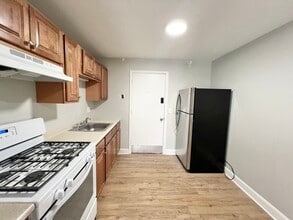 54 Breed St, Unit #11 in Lynn, MA - Building Photo - Building Photo