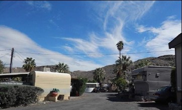 Sky Ridge Park in Cathedral City, CA - Foto de edificio - Building Photo