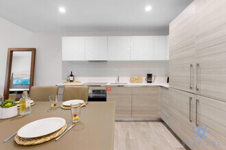 777 N Ocean Dr in Hollywood, FL - Foto de edificio - Building Photo