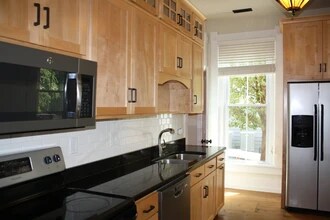 612 N Walnut St in Bloomington, IN - Building Photo - Building Photo