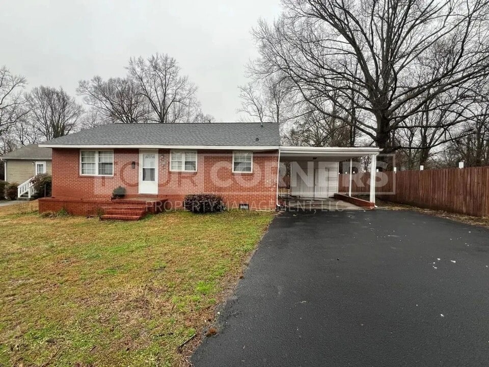 3301 Beck St in Greensboro, NC - Building Photo