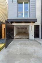 2205 Staples St in Houston, TX - Building Photo - Building Photo