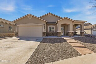7564 Wolf Creek Dr in El Paso, TX - Building Photo