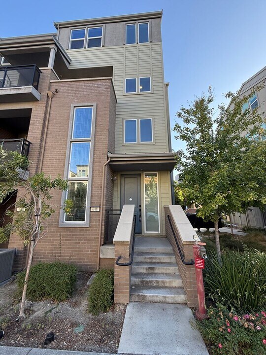 648 Obsidian Dr in San Jose, CA - Building Photo