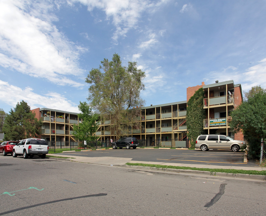 The Bostonian Apartments in Aurora, CO - Building Photo