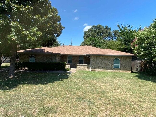 1017-1019 Mullins St in Irving, TX - Building Photo - Building Photo