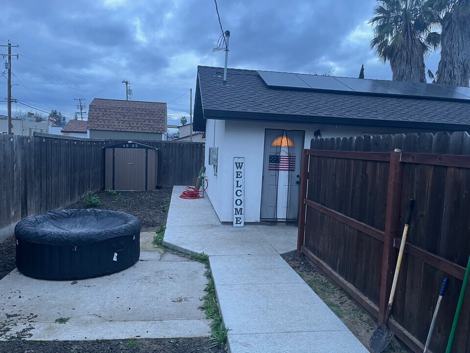 125 N Walnut Ave in Ripon, CA - Building Photo