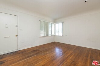 2628 S Barrington Ave in Los Angeles, CA - Building Photo - Building Photo