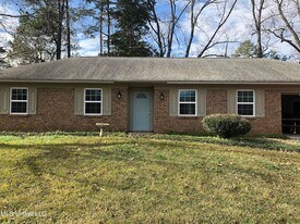 47 Woodgate Dr, Unit 1058 in Brandon, MS - Building Photo