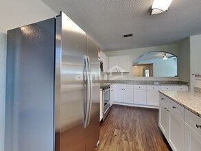 8922 Laguna Falls in San Antonio, TX - Building Photo - Building Photo