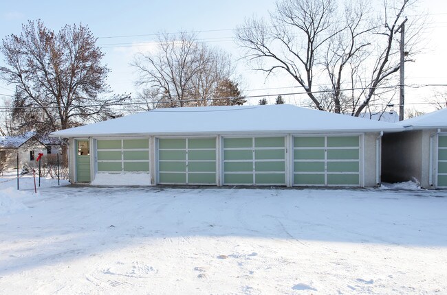 8601 Nicollet Ave S in Bloomington, MN - Building Photo - Building Photo