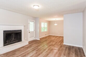 1738 Pierce Arrow Pkwy in Tucker, GA - Building Photo - Building Photo