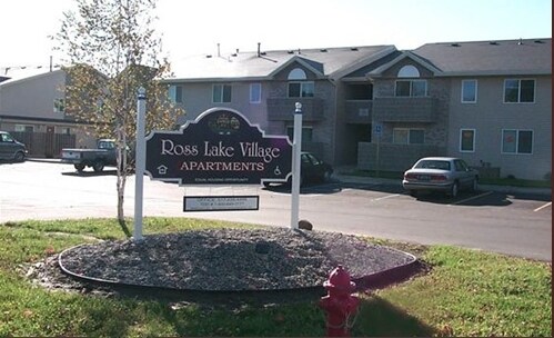 Ross Lake Village Apartments in Beaverton, MI - Building Photo - Building Photo