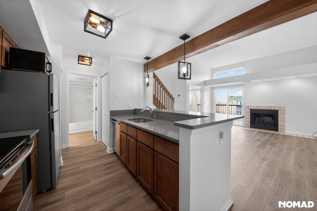 2575 S Syracuse Way in Denver, CO - Building Photo - Building Photo