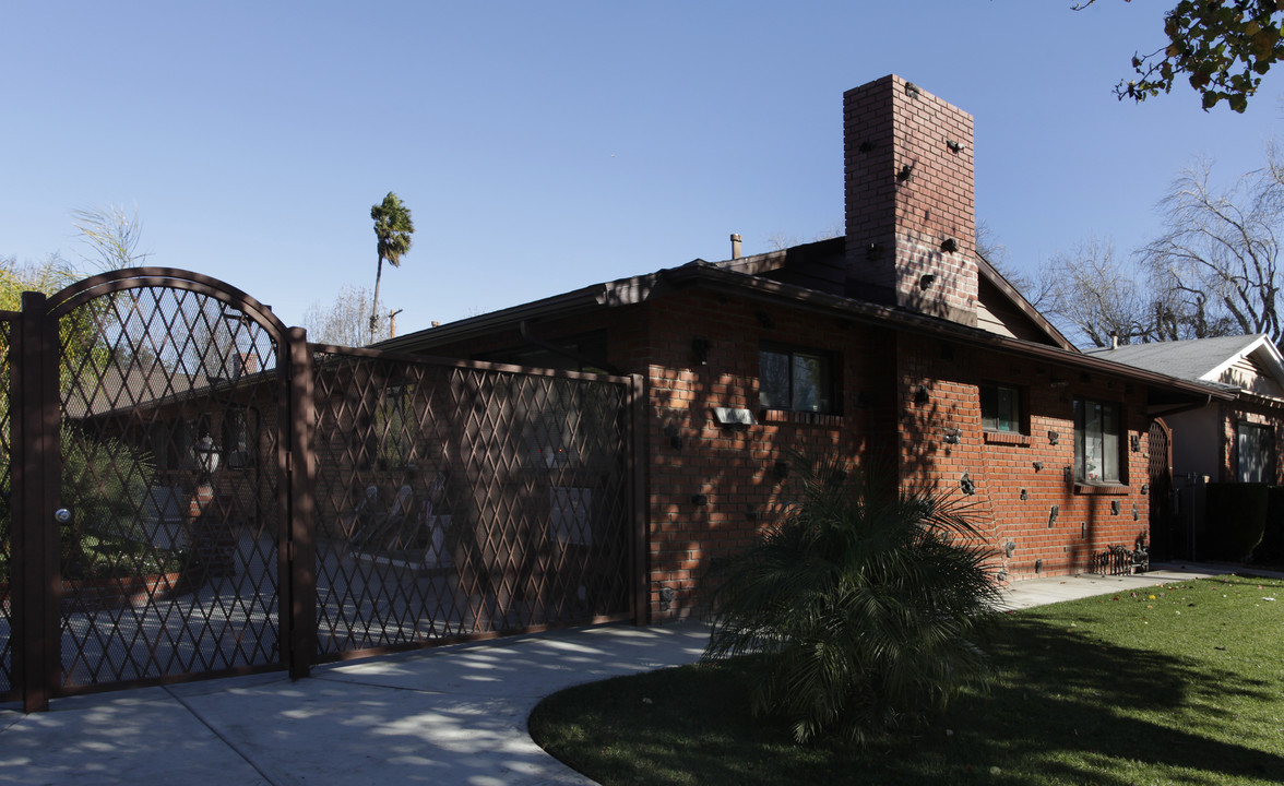 12827 Oxnard St in North Hollywood, CA - Building Photo