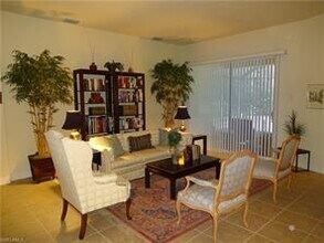 166 Vintage Cir-Unit -201 in Naples, FL - Building Photo - Building Photo