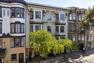 one bedroom top floor apartment in San Francisco, CA - Building Photo - Building Photo