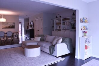 3 Preakness Ct in Tinton Falls, NJ - Foto de edificio - Building Photo