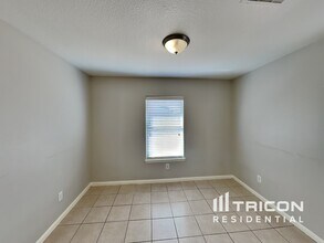 1003 Marigold Rd in Baytown, TX - Building Photo - Building Photo