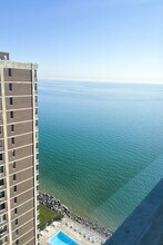 6301 N Sheridan Rd, Unit 22D in Chicago, IL - Foto de edificio - Building Photo