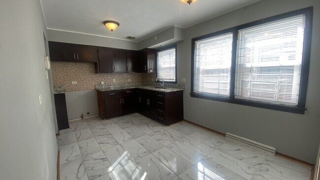 9225 S Euclid Ave in Chicago, IL - Building Photo - Building Photo