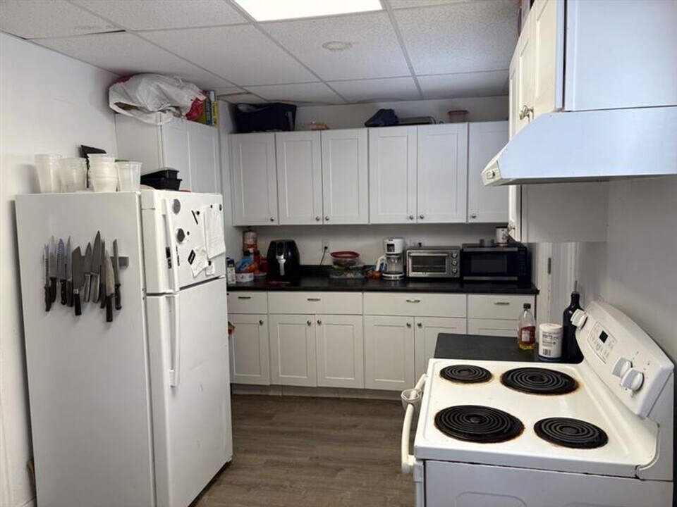 98 N Main Ave in Orono, ME - Building Photo