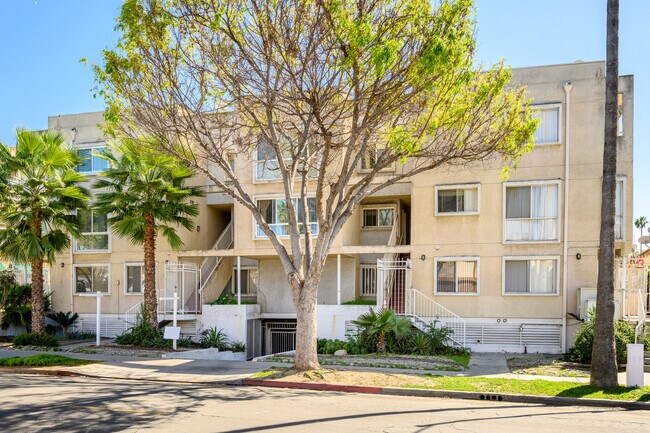 116 W Maple St, Unit #25 in Glendale, CA - Building Photo - Building Photo