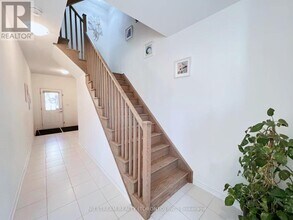 32 Chicago Ln in Markham, ON - Building Photo - Building Photo
