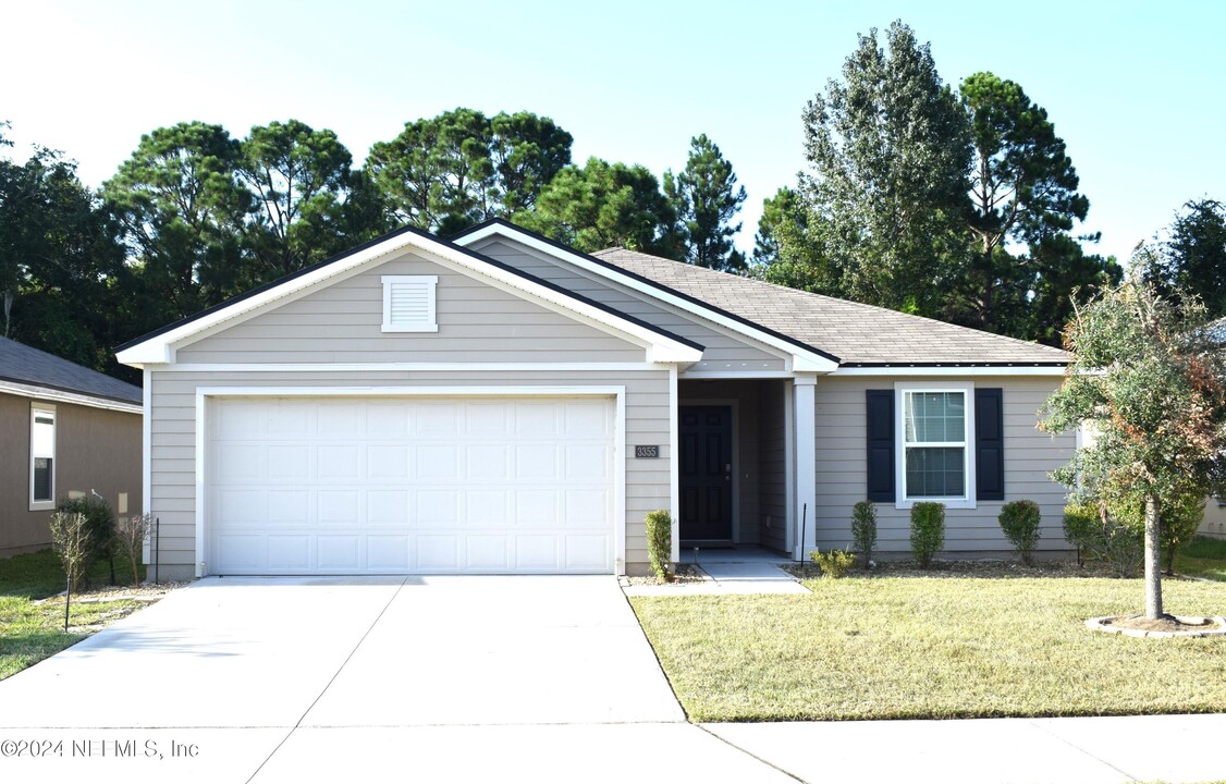 3355 Blue Catfish Dr in Jacksonville, FL - Foto de edificio